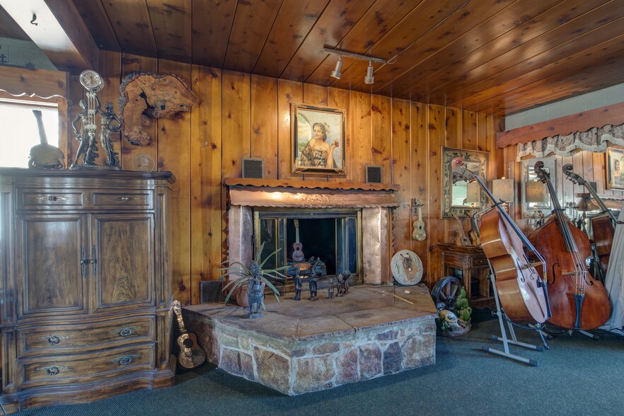 More Photos Of 13383 Sierra Way, Kernville Hotel For Sale