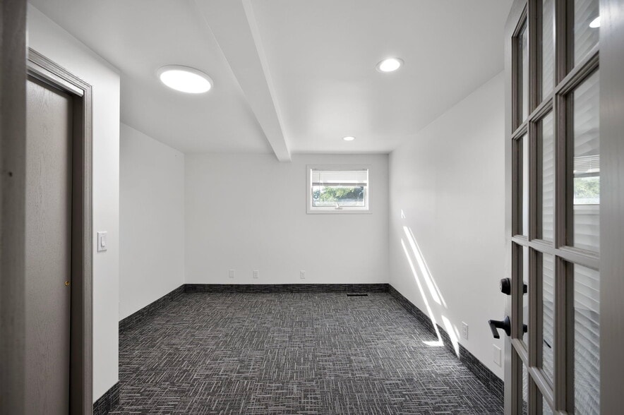 More Photos Of 4740 N 42nd Ave, Golden Valley Freestanding For Lease