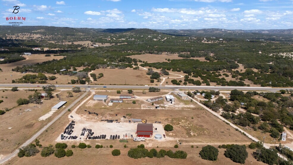 More Photos Of 9106 Highway 16, Pipe Creek Flex For Sale