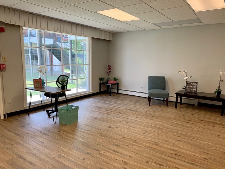 More Photos Of 5508 S Brainard Ave, Countryside Apartments For Lease