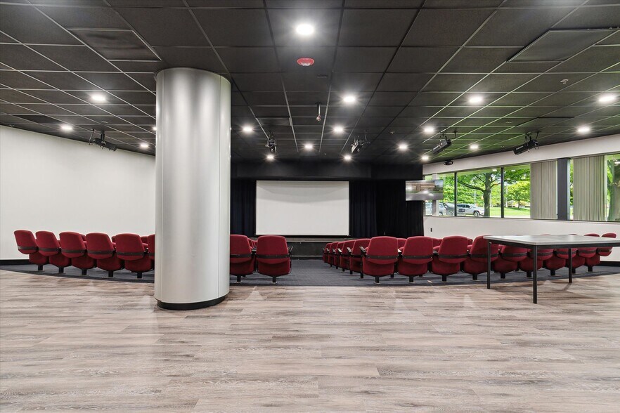 More Photos Of 950 Stephenson Hwy, Troy Loft Creative Space For Lease