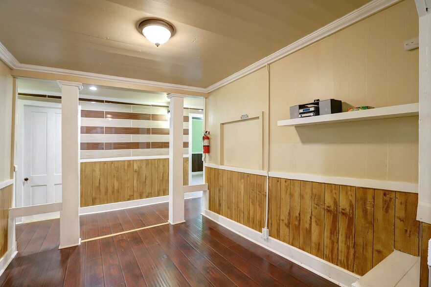 More Photos Of 212 Main St, Sierra City Hotel For Sale