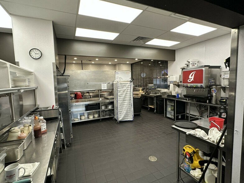 More Photos Of 10180 Diebold Rd, Fort Wayne Restaurant For Sale