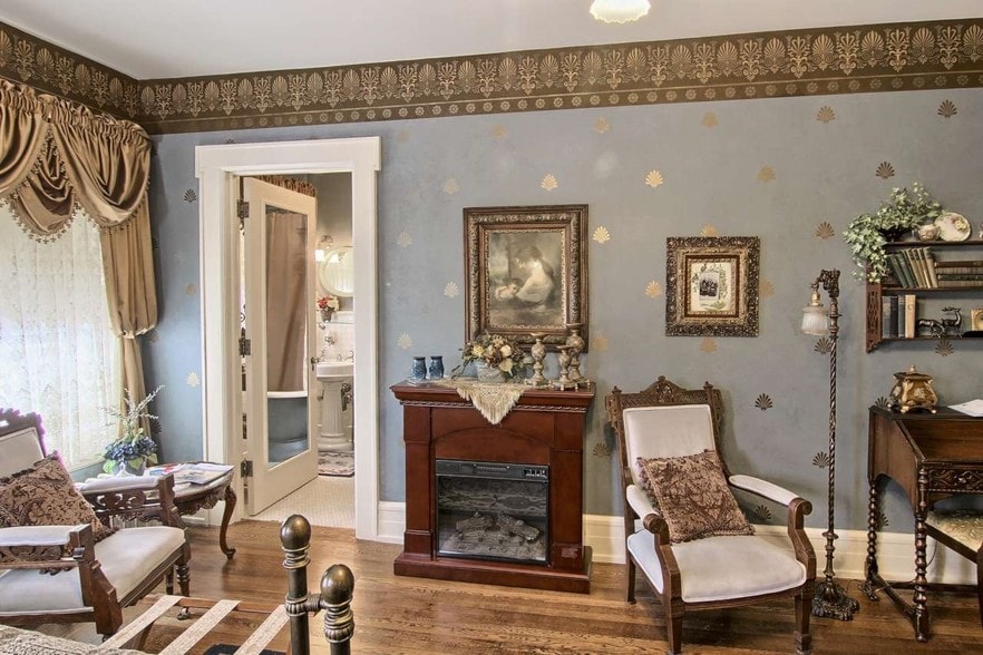 More Photos Of 230 Wellington St, Traverse City Hospitality For Sale