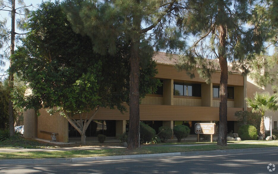 More Photos Of 5015 Canyon Crest Dr, Riverside Medical For Lease