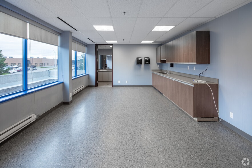 More Photos Of 35 Fulton Way, Richmond Hill Light Distribution For Lease