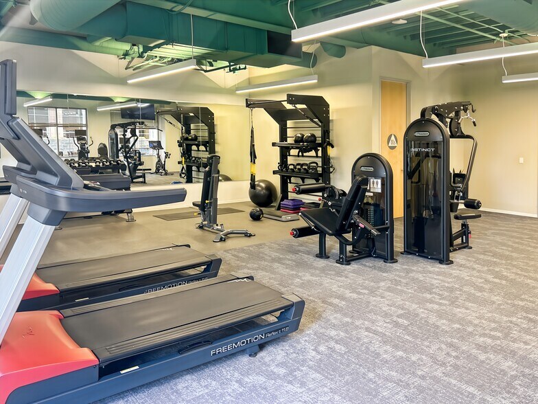 More Photos Of 1902 Wright Pl, Carlsbad Coworking Space