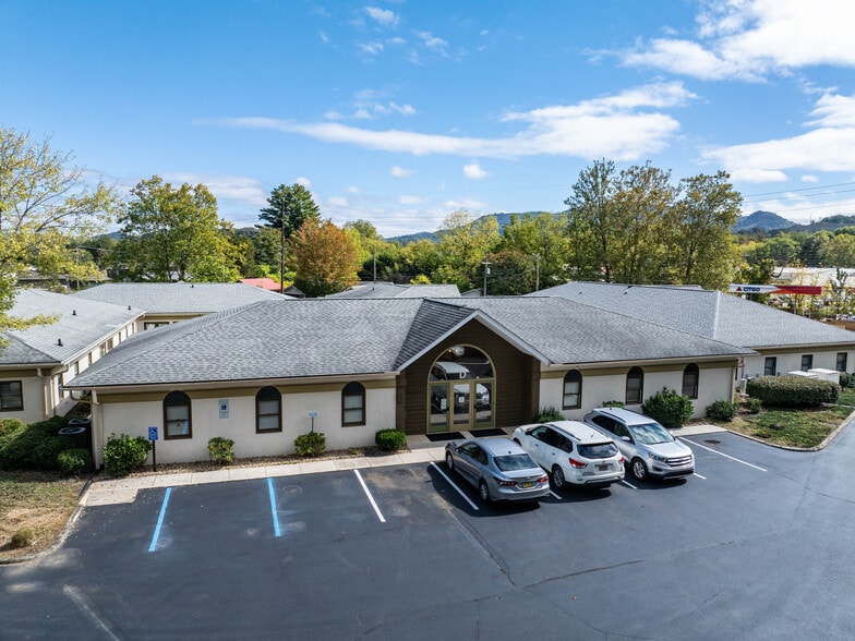 More Photos Of 367-400 Dellwood Rd, Waynesville Medical For Sale