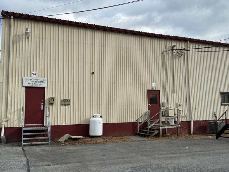 More Photos Of 72 W Main St, Reinholds Light Distribution For Lease