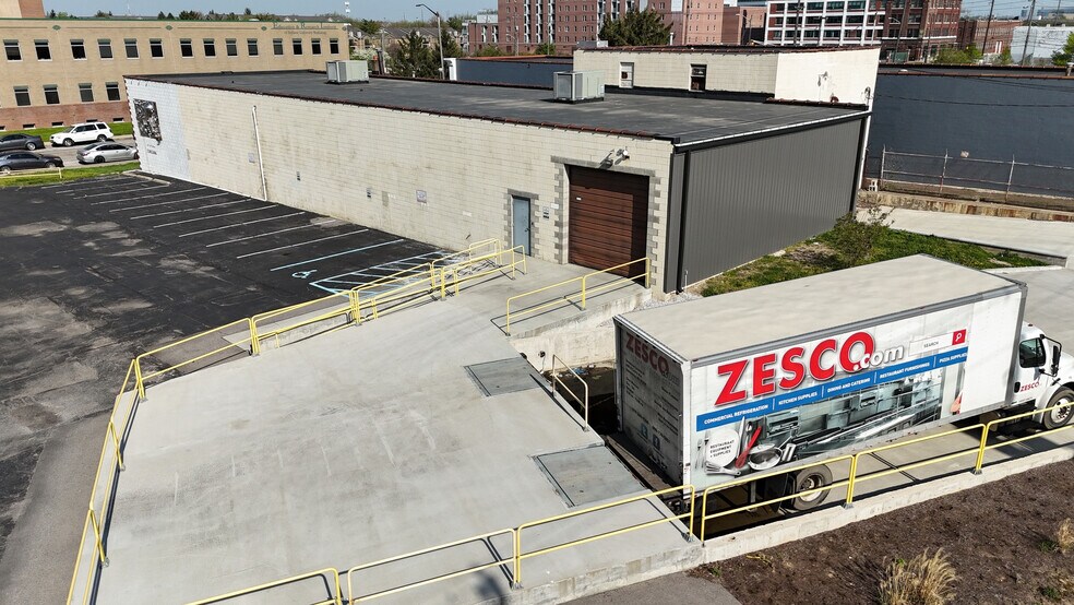 More Photos Of 707-709 N Senate Ave, Indianapolis Warehouse For Sale