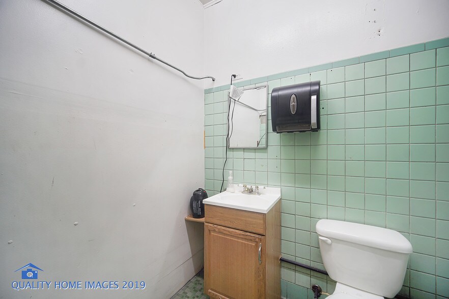 More Photos Of 6859 S Damen Ave, Chicago Auto Repair For Sale