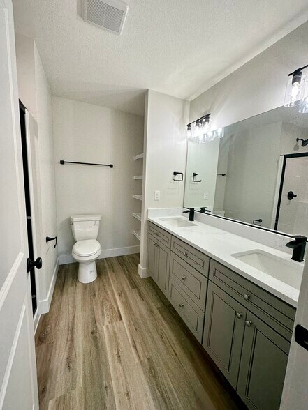 More Photos Of , Kelso Multifamily For Sale