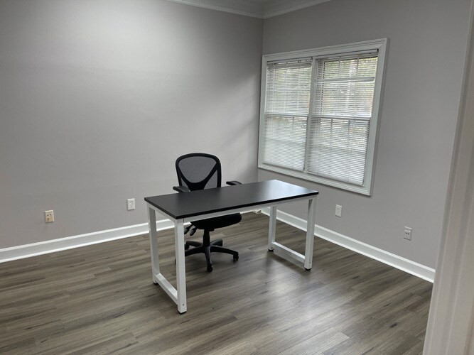 More Photos Of 101-106 Bombay Ln, Roswell Medical For Lease