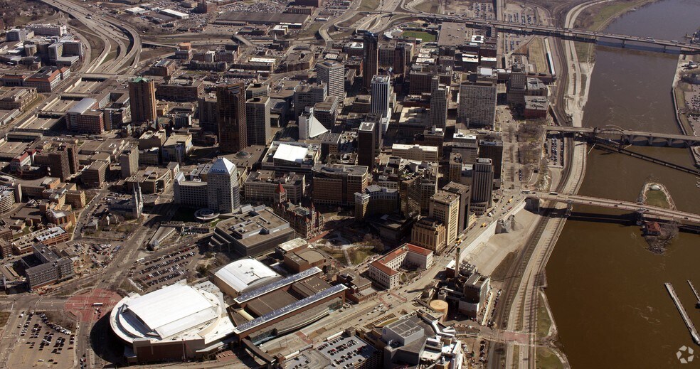 More Photos Of 400-426 Saint Peter St, Saint Paul Office For Lease