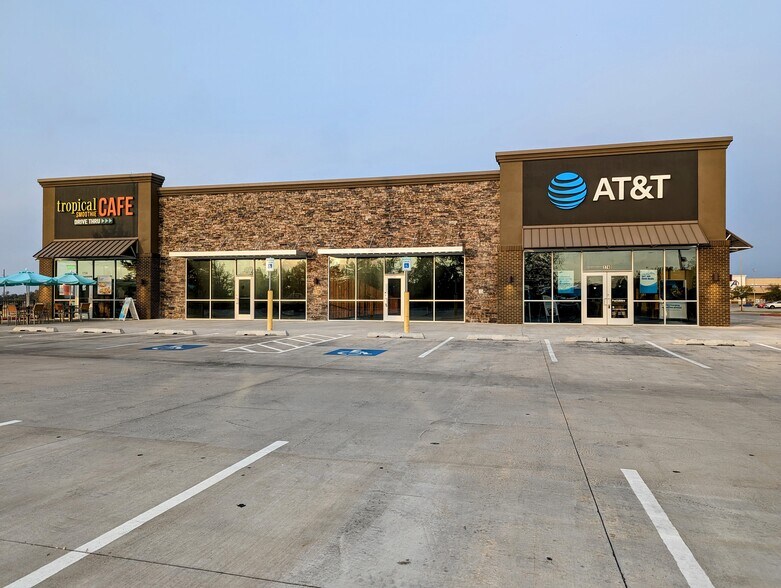 Primary Photo Of 1734-1740 NW 82nd St, Lawton Storefront For Lease