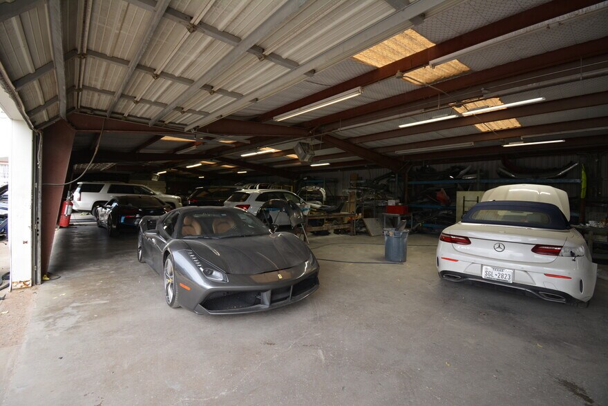 More Photos Of 5610-5613 Southwest Fwy, Houston Flex For Lease