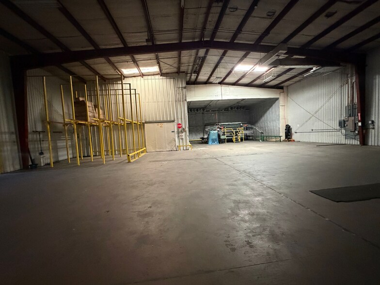 More Photos Of 1300 W US Highway 83, Alamo Warehouse For Lease