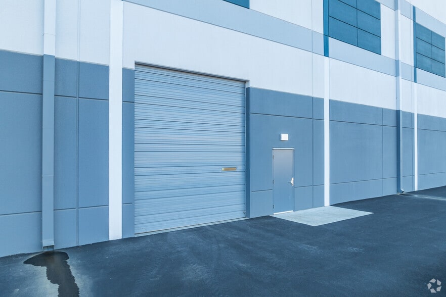 More Photos Of 3808 Faraday Ave, Davis Distribution For Lease