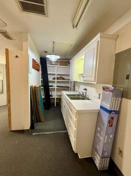 More Photos Of 101 E 3rd St, Burkburnett Office For Sale