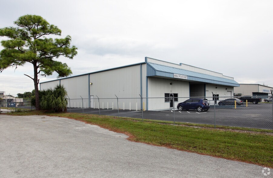 Primary Photo Of 5718 Corporation Cir, Fort Myers Warehouse For Lease
