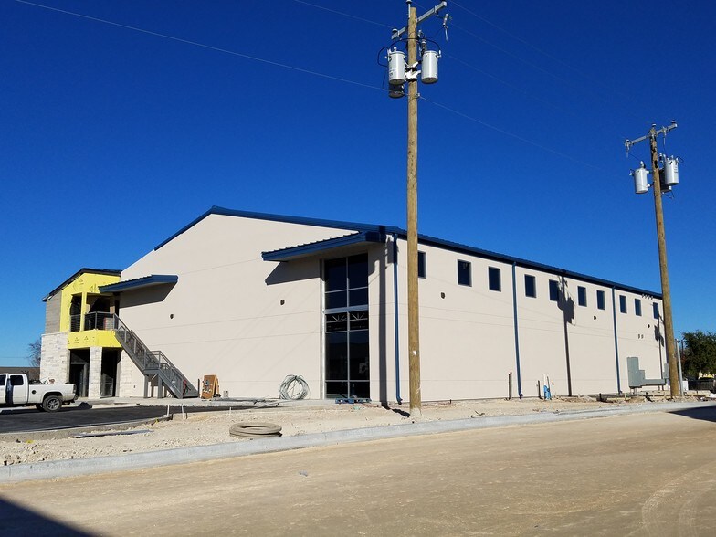 More Photos Of 2050 Double Creek Dr, Round Rock Medical For Lease