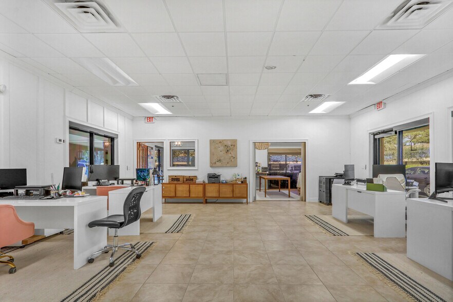 More Photos Of 955 SE Central Pky, Stuart Office For Lease