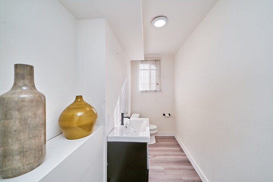 More Photos Of 1071 N Fairfax Ave, West Hollywood Storefront Retail Office For Lease