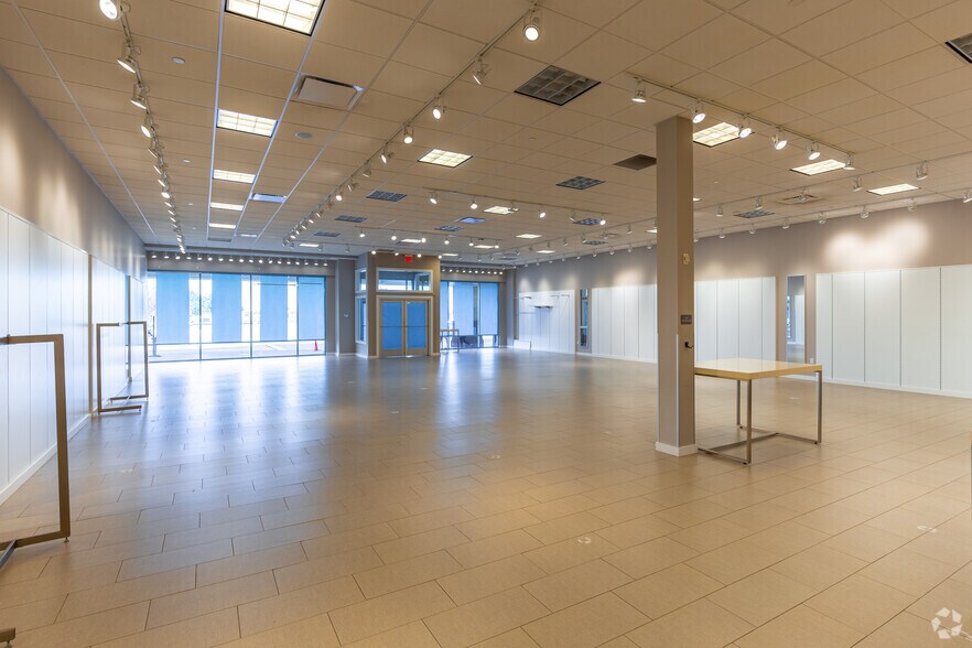 More Photos Of 301 Tanger Dr, Terrell Unknown For Lease