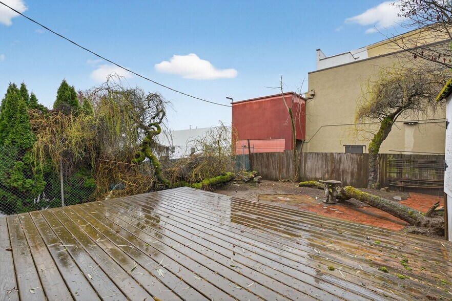 More Photos Of 317 NE Sacramento St, Portland Office For Sale