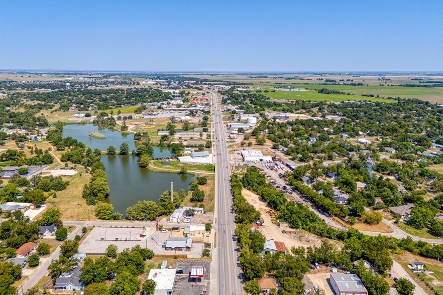 More Photos Of 1119 N Main St, Taylor Convenience Store For Sale