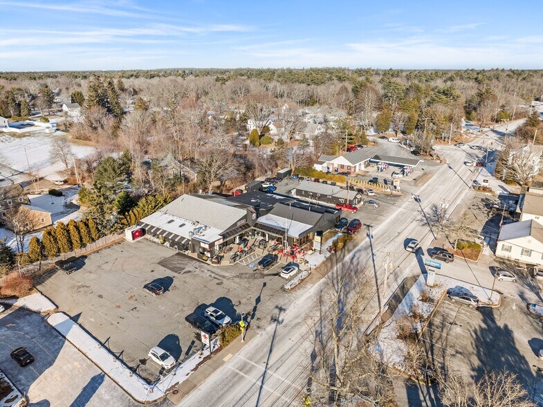More Photos Of 33 County Rd, Mattapoisett Freestanding For Sale