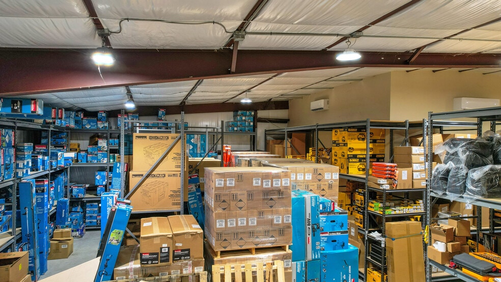 More Photos Of 1818 Greenleaf Ln, Leesburg Warehouse For Sale