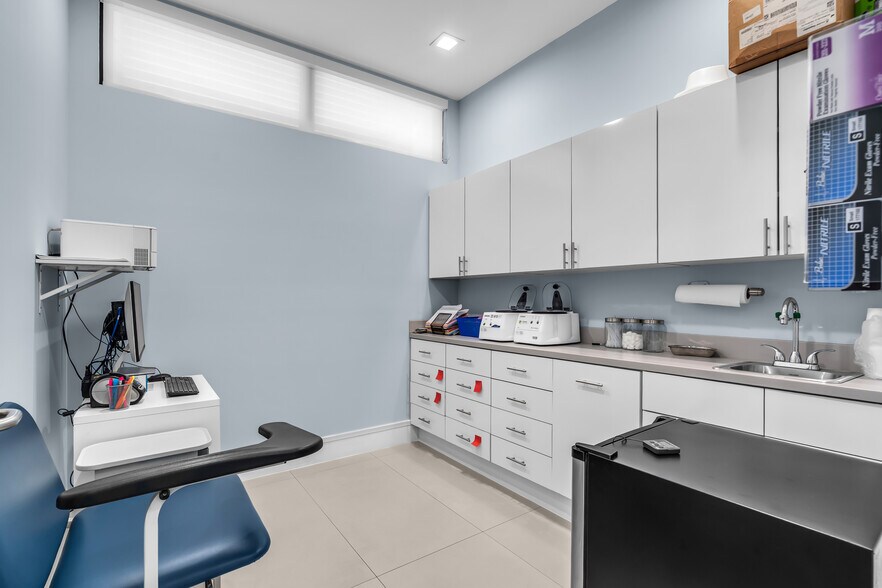 More Photos Of 875 E 41st St, Hialeah Medical For Sale