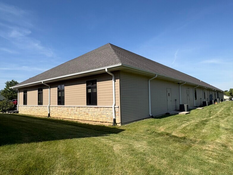 More Photos Of 402-404 S Scott Rd, Fort Wayne Showroom For Sale