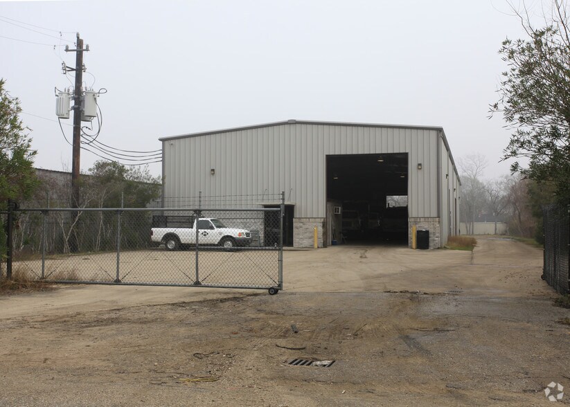 Primary Photo Of 11903 N Garden St, Houston Warehouse For Lease
