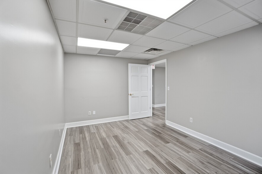 More Photos Of 4753-4759 Cornell Rd, Blue Ash Medical For Sale