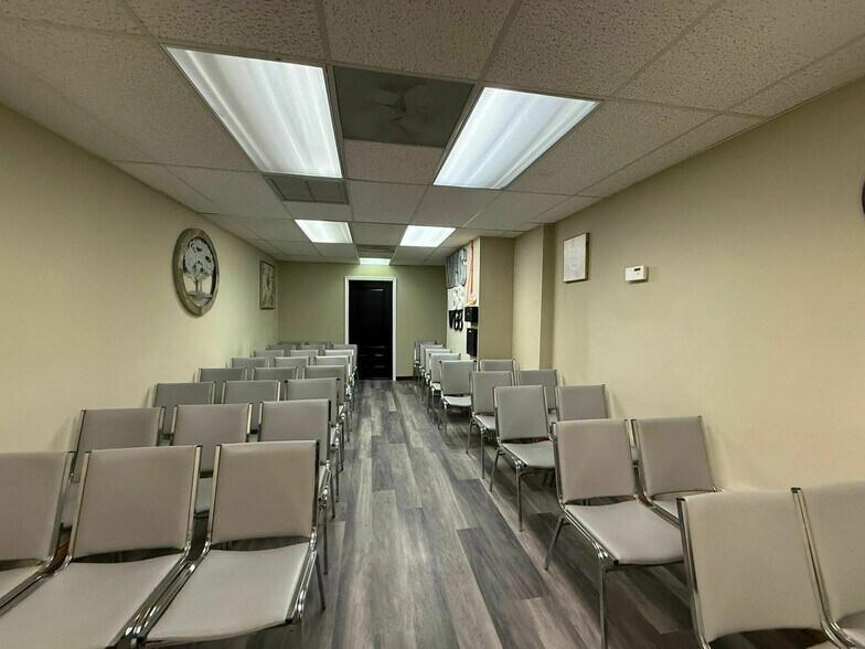 More Photos Of 8330-8350 Meadow Rd, Dallas Office For Sale