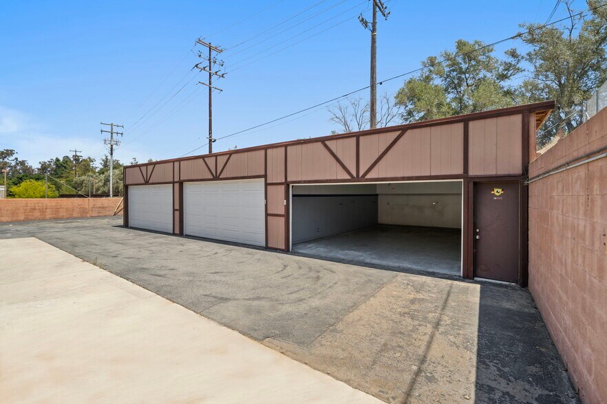 More Photos Of 501 Industrial Way, Fallbrook Manufacturing For Lease