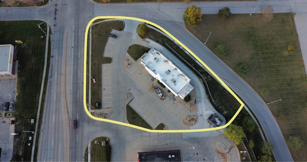 More Photos Of 3949 N 132nd St, Omaha Freestanding For Sale