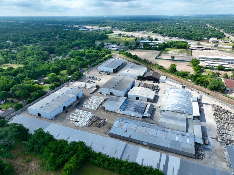 More Photos Of 301 Pleasant Dr, Dallas Warehouse For Lease