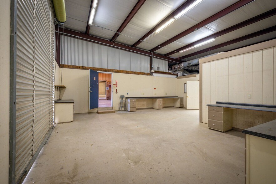 More Photos Of 180 Spring Mountain Dr, Canyon Lake Distribution For Sale