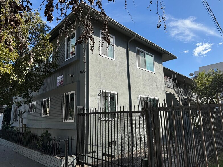 More Photos Of 5440 Harold Way, Los Angeles Apartments For Sale