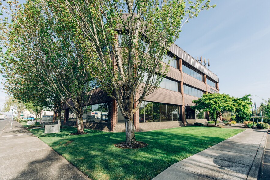 More Photos Of 7931 NE Halsey St, Portland Office For Lease