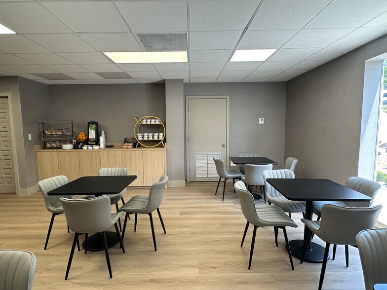 More Photos Of 1925 Harrison St, Hollywood Hotel For Lease