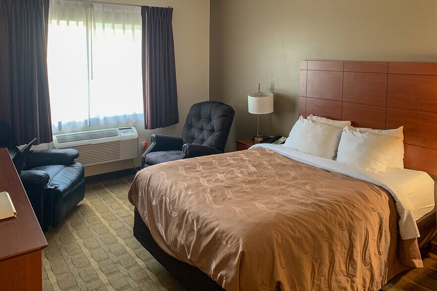 More Photos Of 166 US Highway 20 S, Thermopolis Hotel For Sale