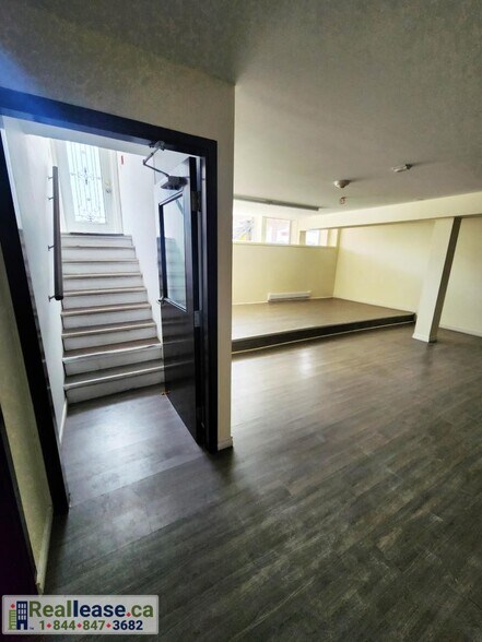 More Photos Of 138 Main St W, Shelburne Storefront Retail Residential For Lease