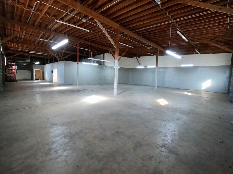 More Photos Of 1823 Commercial St NE, Albuquerque Warehouse For Sale
