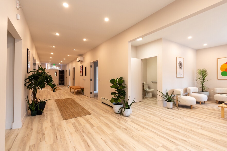 More Photos Of 166 Albany Ave, Kingston Medical For Lease