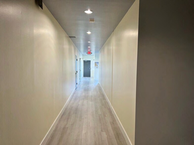 More Photos Of 401 Roland Way, Oakland Office For Lease