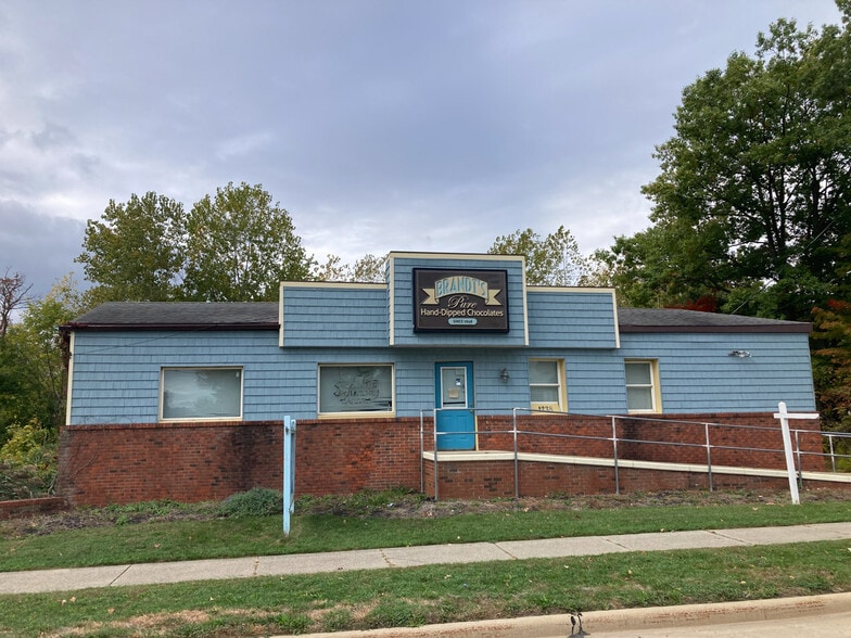 Primary Photo Of 1238 Lost Nation Rd, Willoughby Storefront For Sale